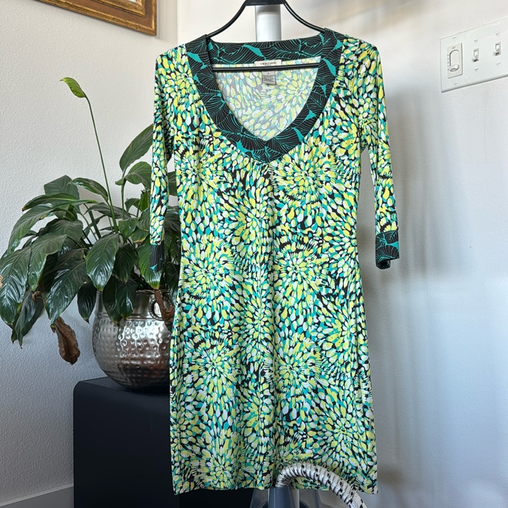 Vertigo V Neck Mini Summer dress Sz S Half Length Sleeves Stretchy Green Yellow